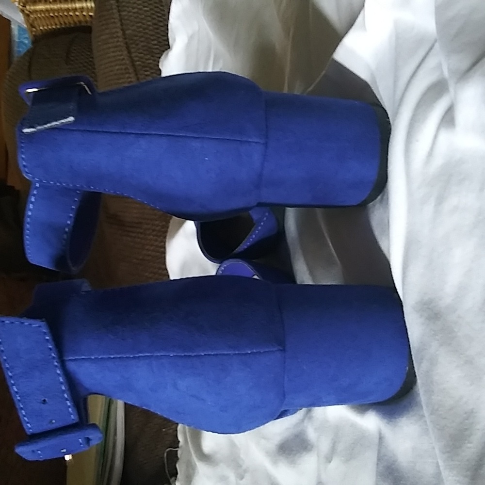 Shoes - Picture 4 of 10